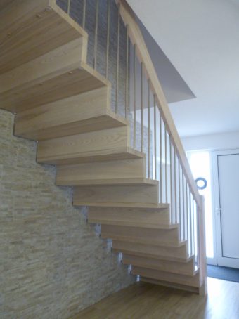 110 Faltwerktreppe Massivholz Esche Farbe Platin