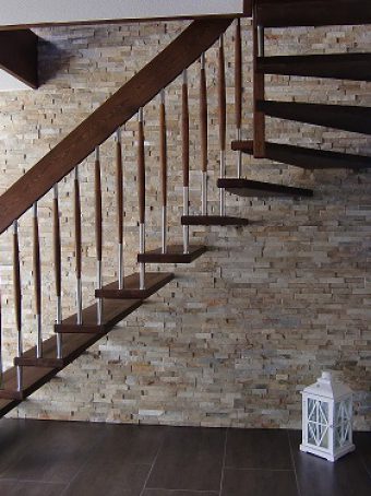 123 Freitragende Treppe Massivholzbuche geoelt