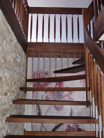 124 Freitragende Treppe Massivholzbuche geoelt