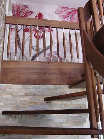 125 Freitragende Treppe Massivholzbuche geoelt