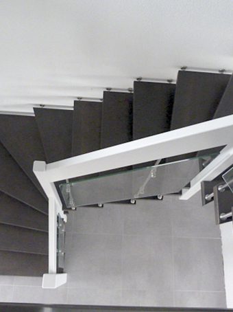 194 #2 Freitragende Treppe mit Glasgeländer