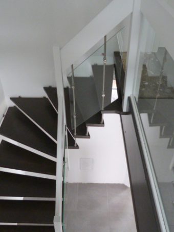 195 #2 Freitragende Treppe mit Glasgeländer